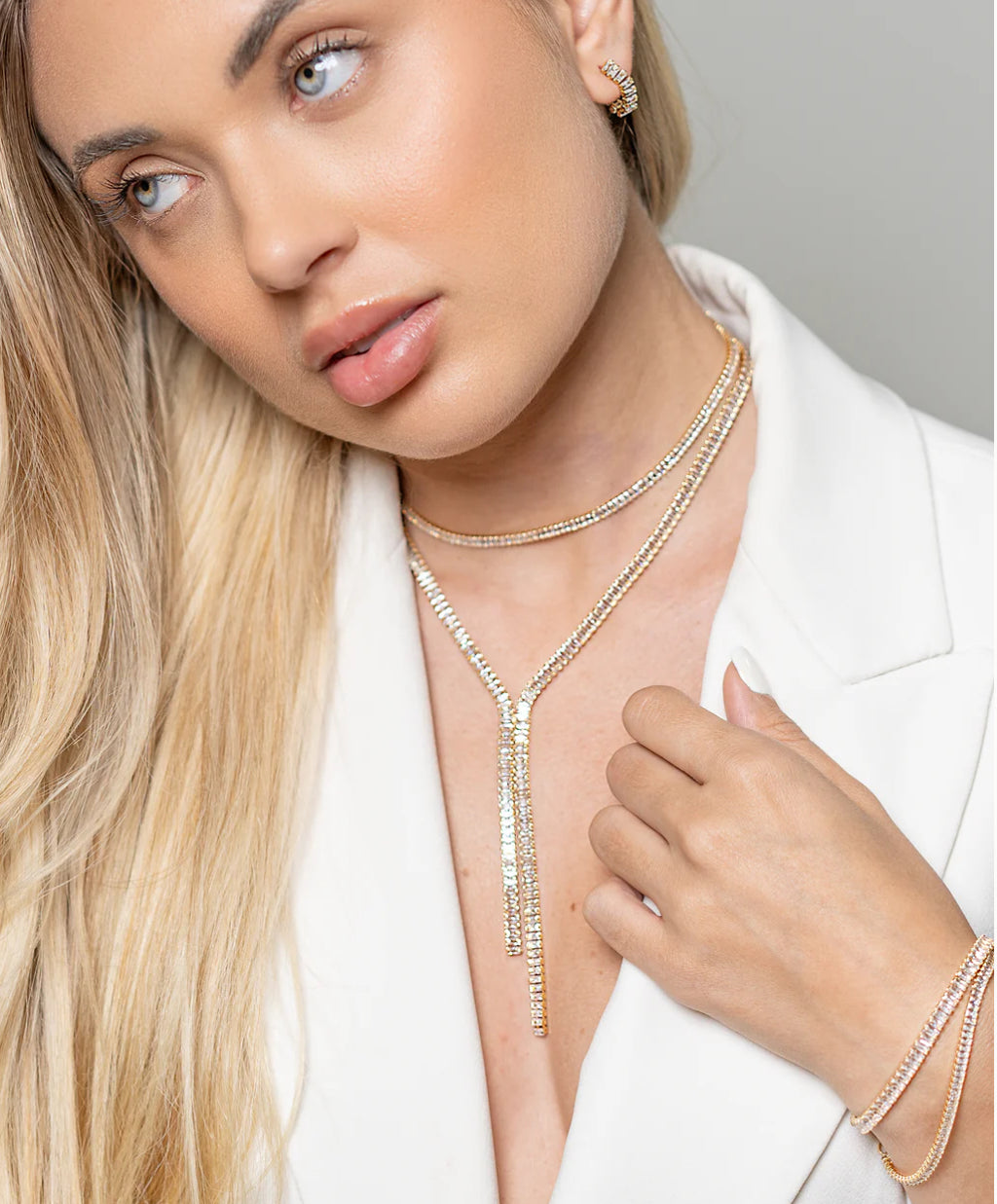Collar de Lazo con Circonitas y Baguettes